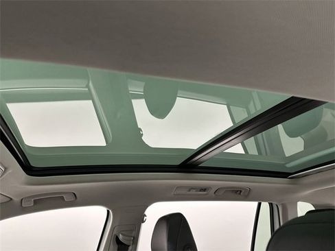 Used 2019 Volkswagen Tiguan SEL image 22