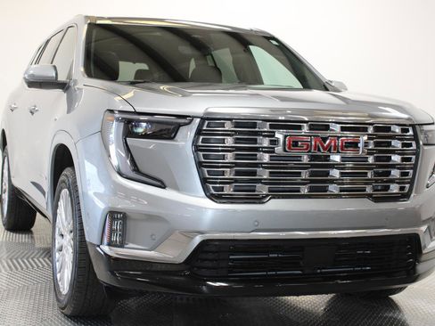 Used 2026 GMC Acadia Denali w/ Super Cruise Package AWD/4WD image 3