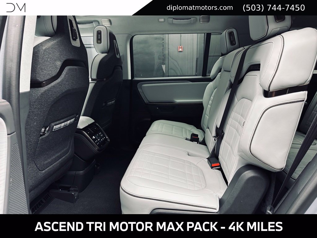 Used 2025 Rivian R1S Premium Dual AWD/4WD image 23