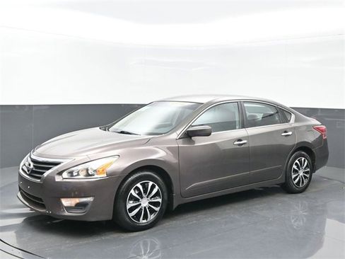 Used 2013 Nissan Altima 2.5 S image 2
