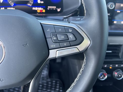 Certified 2023 Volkswagen Taos SE w/ Panoramic Sunroof Package image 19