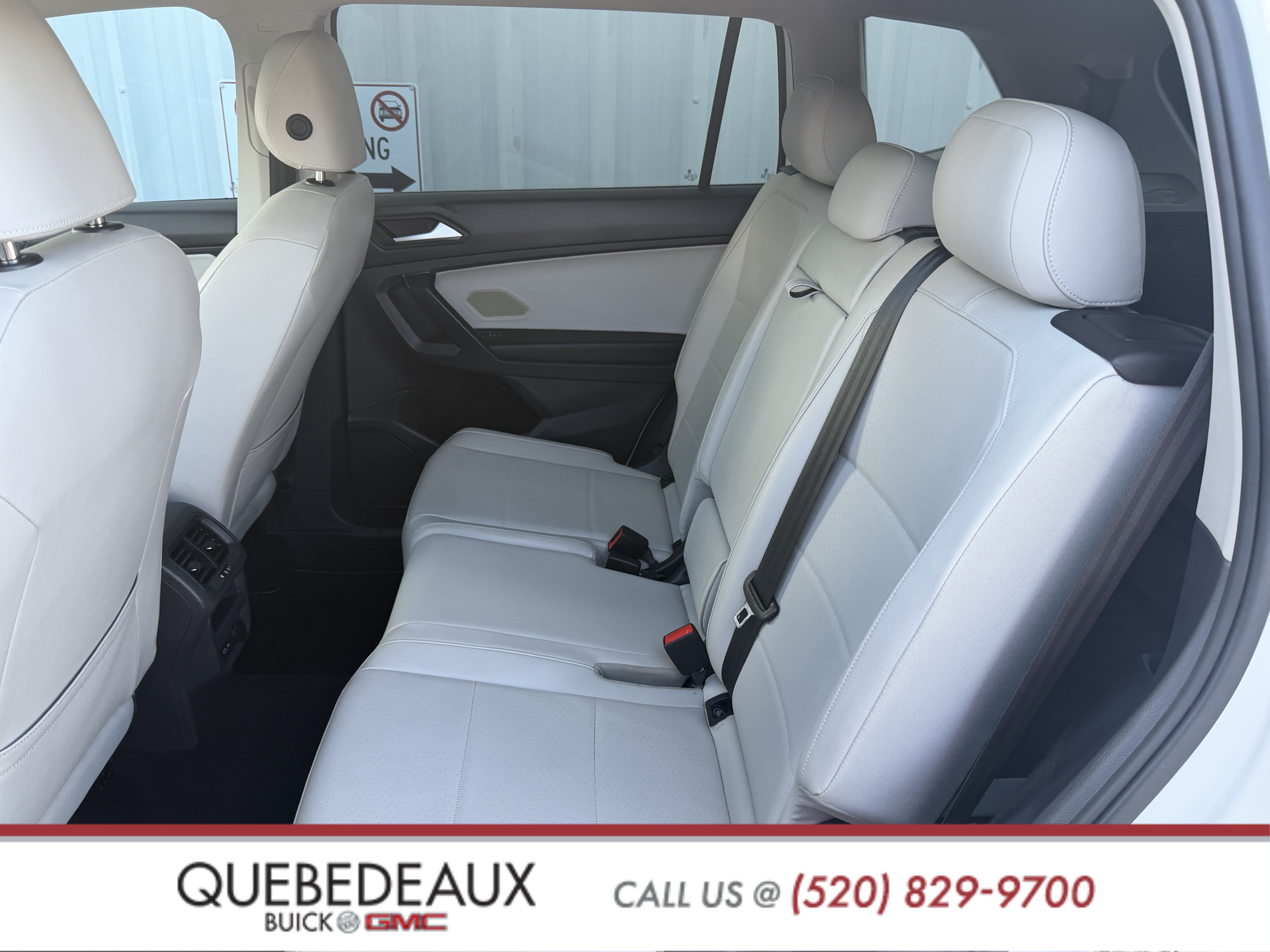 Used 2021 Volkswagen Tiguan SE w/ Panoramic Sunroof Package FWD image 12
