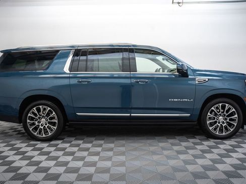 Used 2025 GMC Yukon XL Denali w/ Denali Reserve Package AWD/4WD image 4