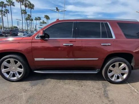 Certified 2020 Cadillac Escalade Premium Luxury image 5