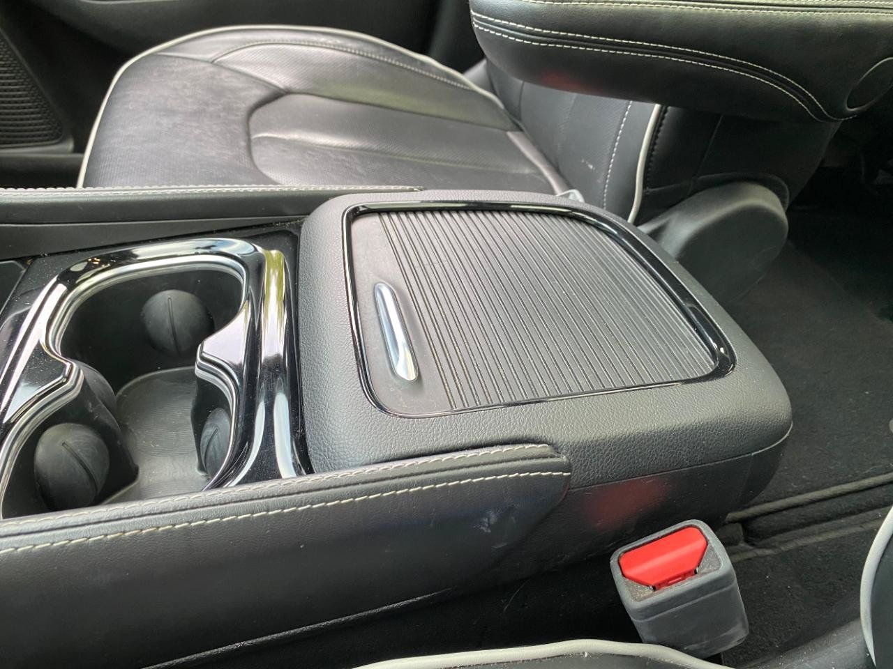 Used 2025 Chrysler Pacifica Limited FWD image 58