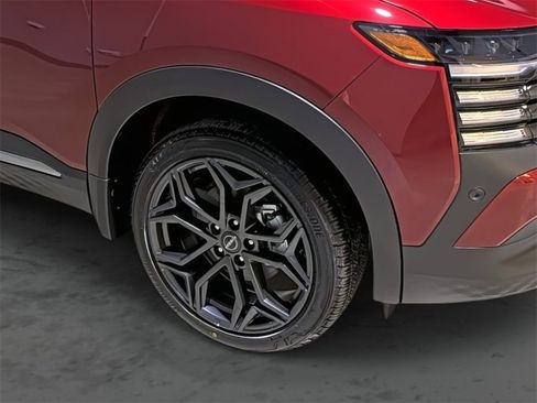 New 2026 Nissan Kicks SR image 14