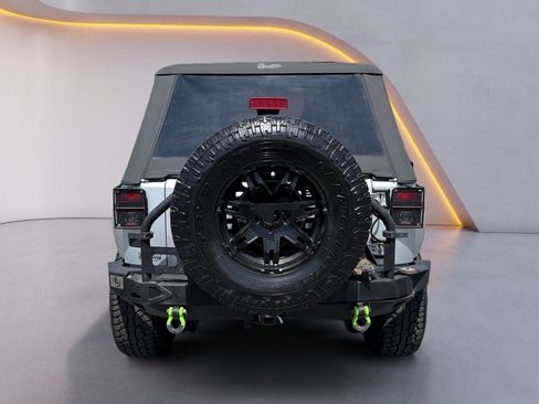 Used 2012 Jeep Wrangler Unlimited Rubicon AWD/4WD image 4