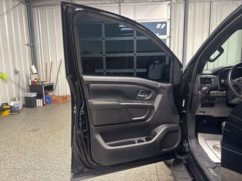 Used 2021 Nissan Titan PRO-4X w/ Pro-4x Convenience Package image 7