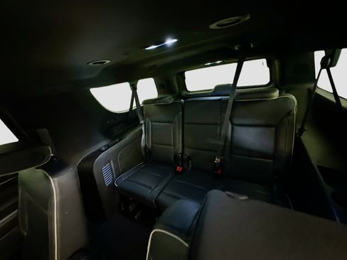 Used 2023 Chevrolet Suburban Premier image 30