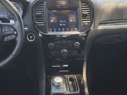 Used 2018 Chrysler 300 S RWD image 28