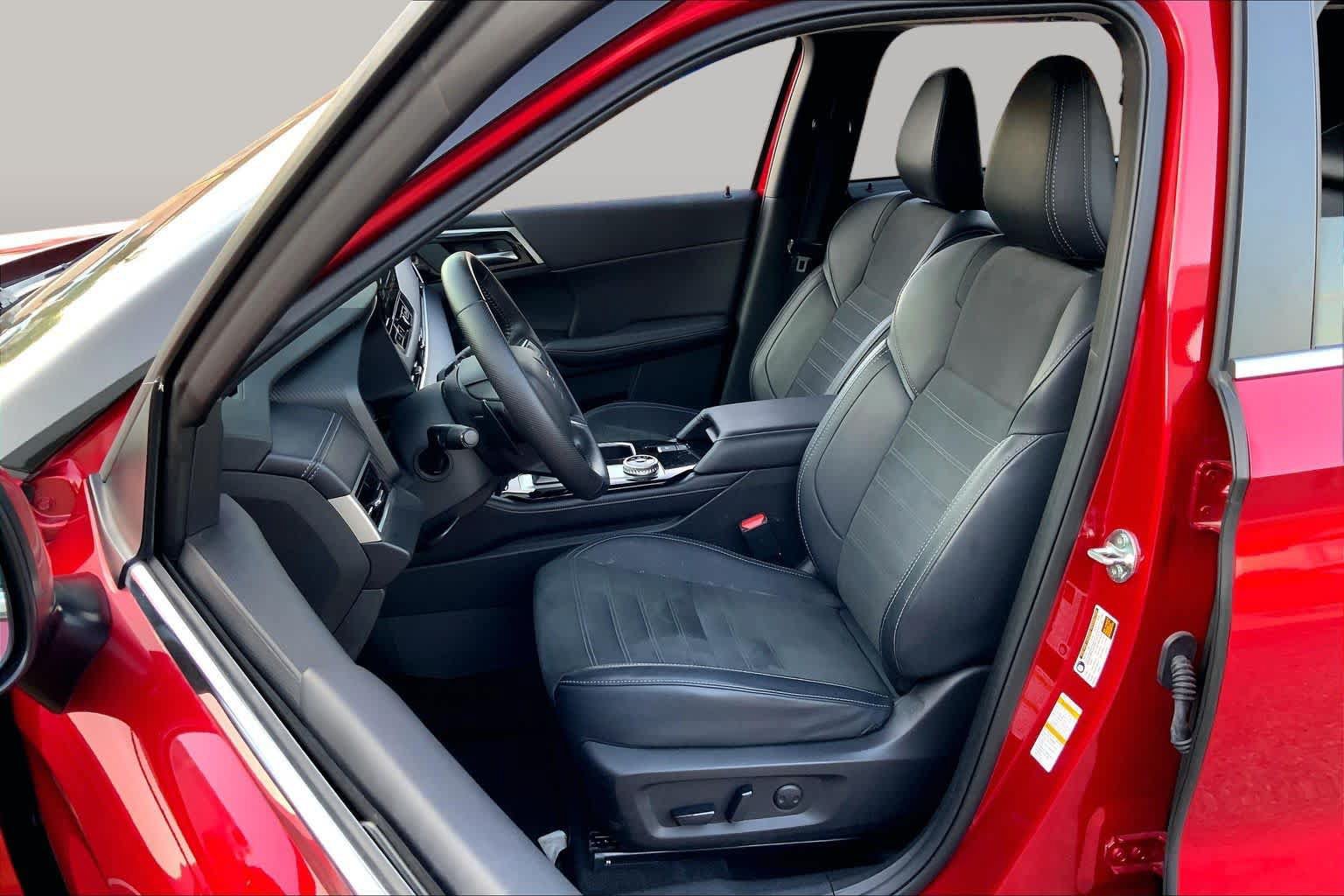 Used 2025 Mitsubishi Outlander SE FWD image 8