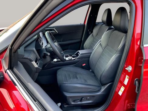 Used 2025 Mitsubishi Outlander SE FWD image 8