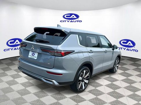 Used 2025 Mitsubishi Outlander SE FWD image 4