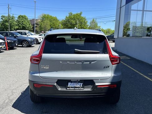Certified 2024 Volvo XC40 B5 Core AWD/4WD image 25