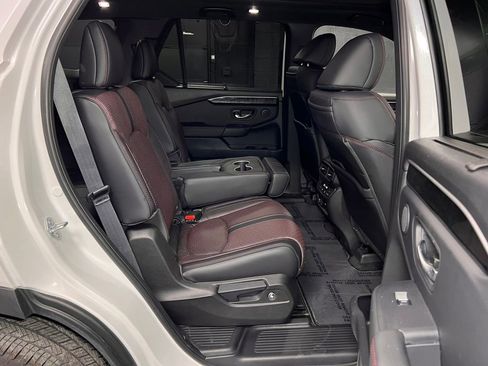 Used 2025 Honda Pilot Black Edition image 29