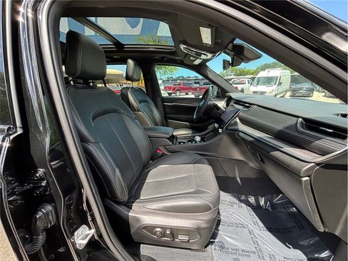 Used 2023 Jeep Grand Cherokee Overland image 50