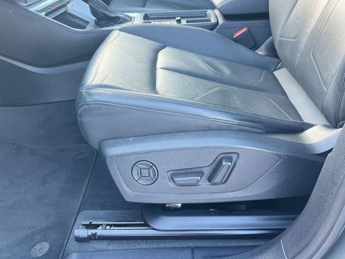 Used 2023 Audi Q3 2.0T Premium w/ Convenience Package image 14