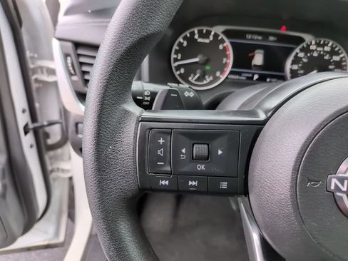Used 2024 Nissan Rogue S FWD image 15
