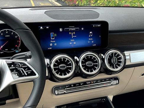 New 2026 Mercedes-Benz GLB 250 4MATIC image 7