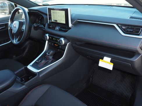 Used 2025 Toyota RAV4 SE image 23