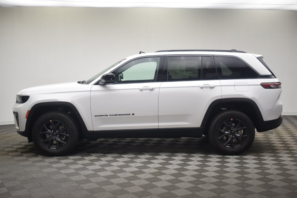 New 2027 Jeep Grand Cherokee Altitude AWD/4WD image 16