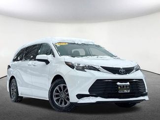 Used 2024 Toyota Sienna LE video 2