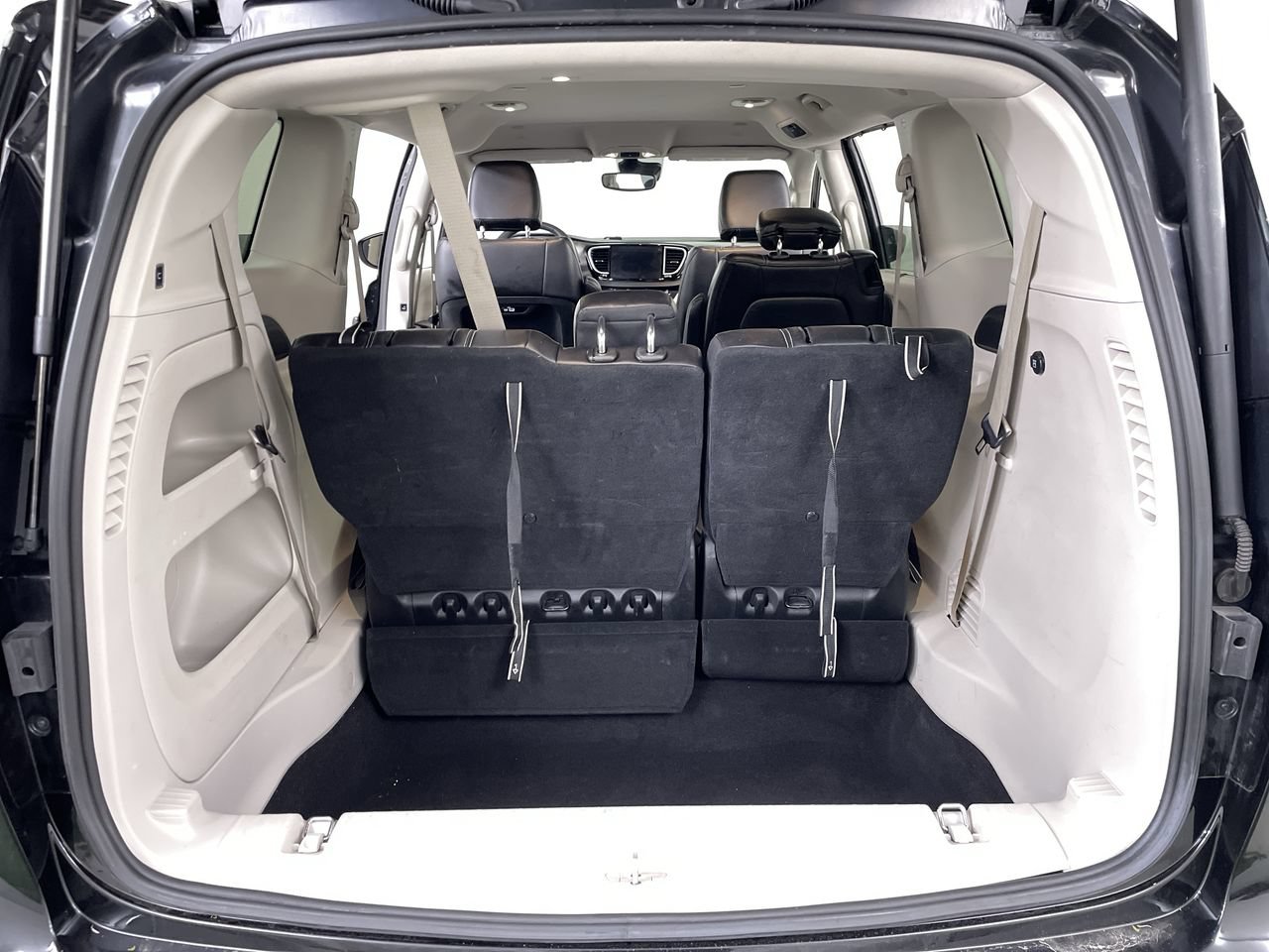 Used 2023 Chrysler Pacifica Touring-L FWD image 23