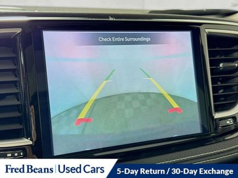 Used 2023 Chrysler Pacifica Limited image 16