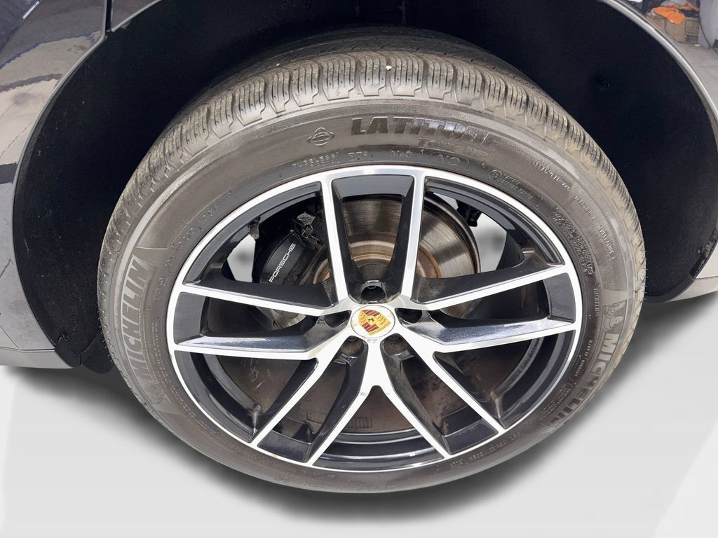 Used 2024 Porsche Macan Turbo AWD/4WD image 77