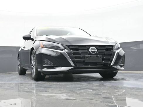 Used 2025 Nissan Altima 2.5 SV FWD image 53
