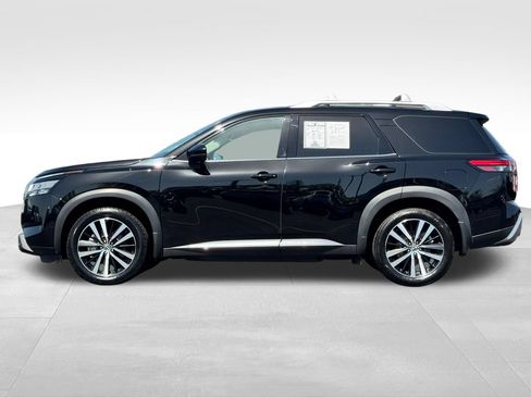 Used 2024 Nissan Pathfinder Platinum w/ Cargo Package FWD image 4