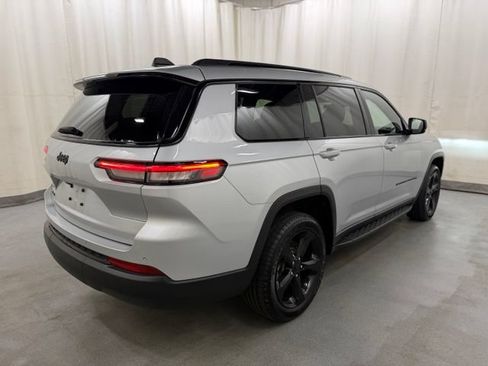Used 2023 Jeep Grand Cherokee L Laredo AWD/4WD image 11