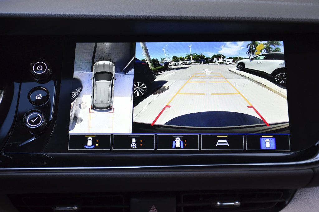 Used 2022 Buick Envision Avenir w/ Technology Package II FWD image 17