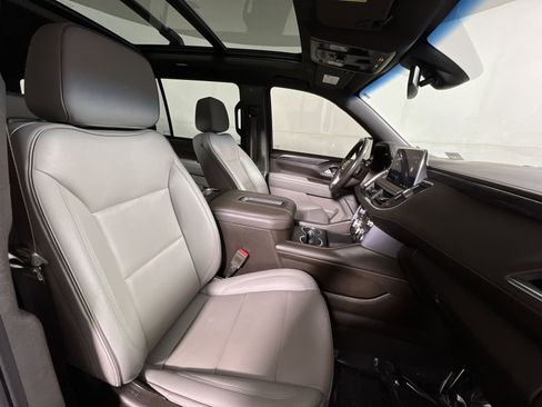 Used 2022 GMC Yukon XL SLT w/ SLT Premium Package image 27