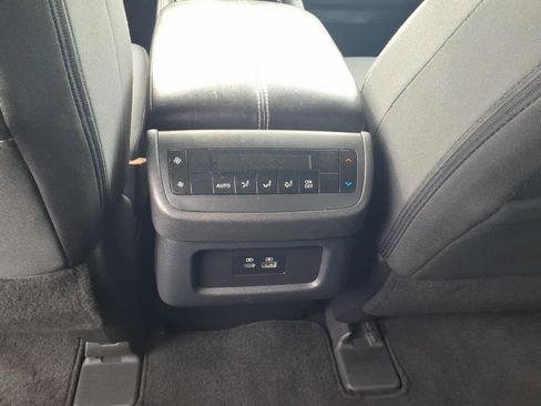 Used 2024 Nissan Pathfinder SV AWD/4WD image 15