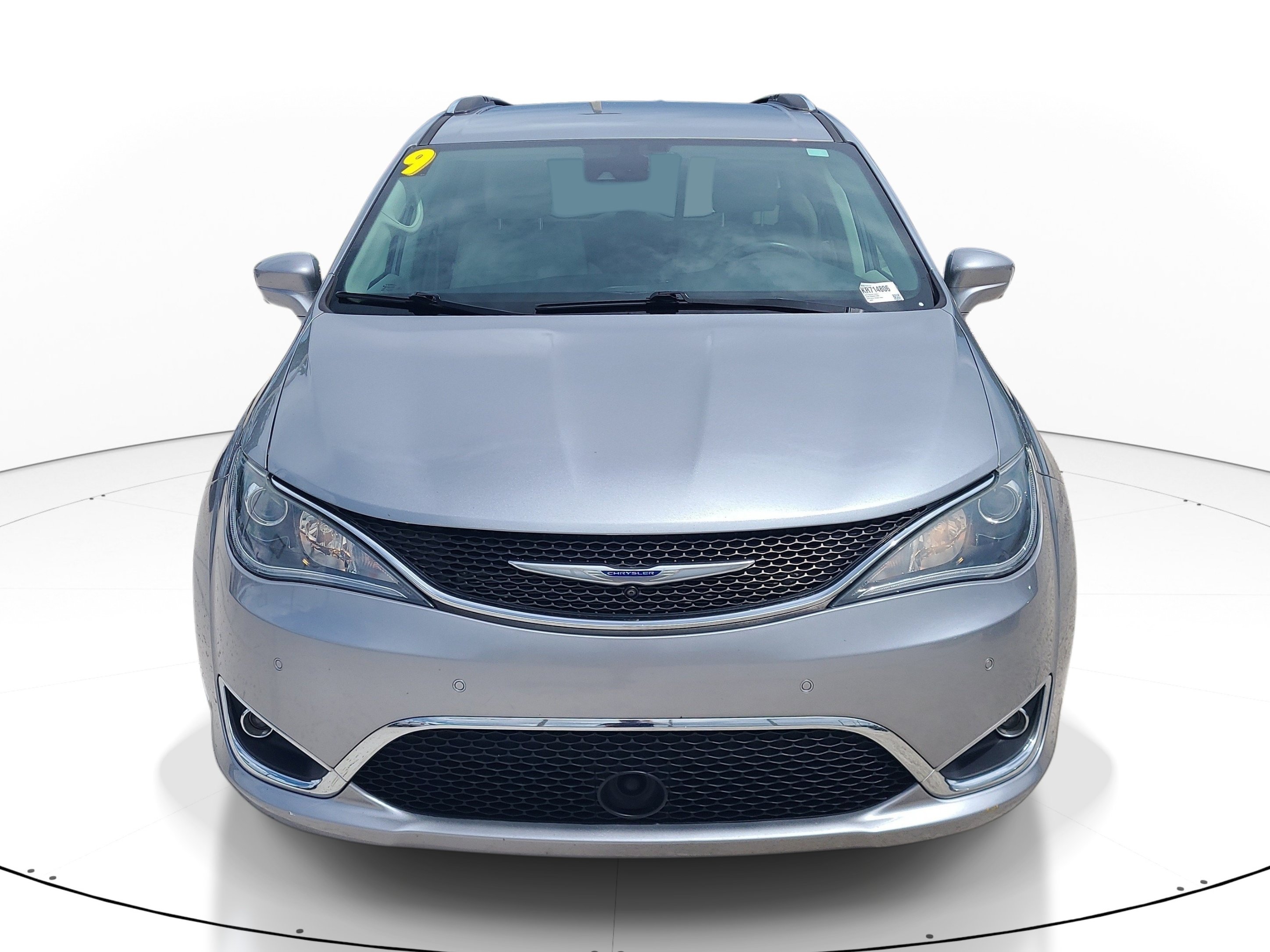 Used 2019 Chrysler Pacifica Touring-L Plus w/ Advanced Safetytec Group FWD image 2