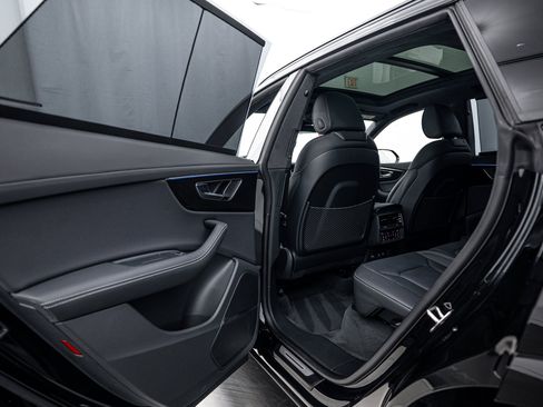 Certified 2025 Audi Q8 Prestige w/ Prestige Package image 16