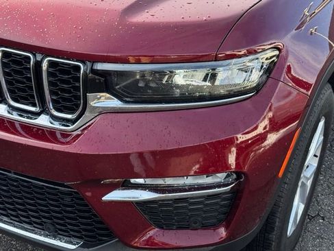 Used 2023 Jeep Grand Cherokee Limited w/ Luxury Tech Group II image 2