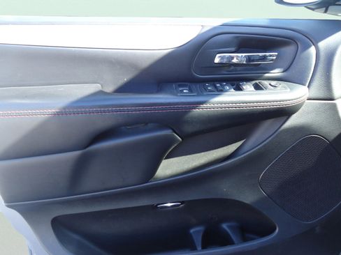 Used 2020 Dodge Grand Caravan GT FWD image 25