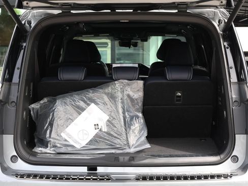 Certified 2026 INFINITI QX80 4WD w/ Sport Exterior Package image 8