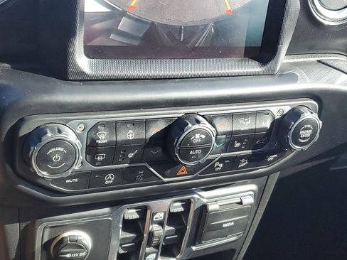 Used 2021 Jeep Wrangler Unlimited Sahara image 22