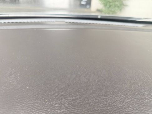 Used 2025 Nissan Versa SV FWD image 17