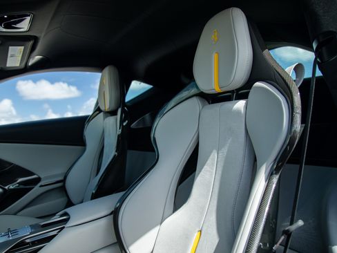 Certified 2025 Ferrari 12Cilindri RWD image 11