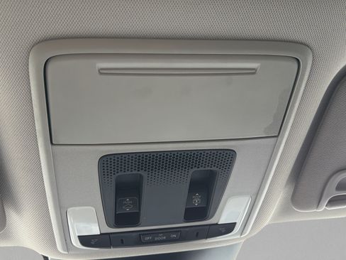 Used 2025 Honda Pilot Touring image 21