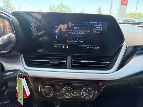 Used 2024 Chevrolet Trax LS w/ LS Convenience Package FWD image 30
