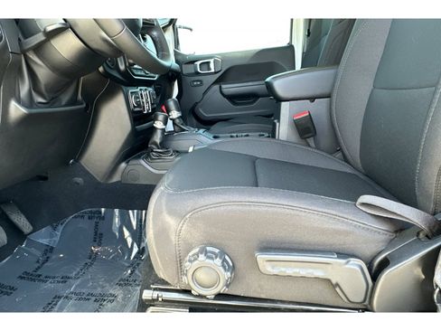Used 2022 Jeep Gladiator Sport AWD/4WD image 13