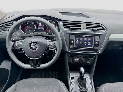 Used 2020 Volkswagen Tiguan S image 14