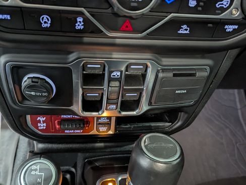 Used 2022 Jeep Gladiator Rubicon w/ Cold Weather Group AWD/4WD image 26