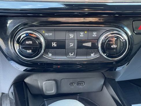 Certified 2025 Chevrolet Trax RS w/ Sunroof Package image 7