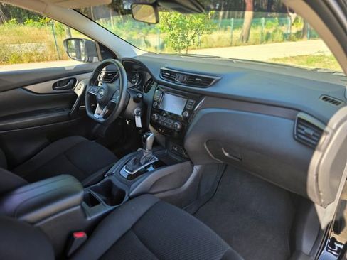 Used 2021 Nissan Rogue Sport S image 31